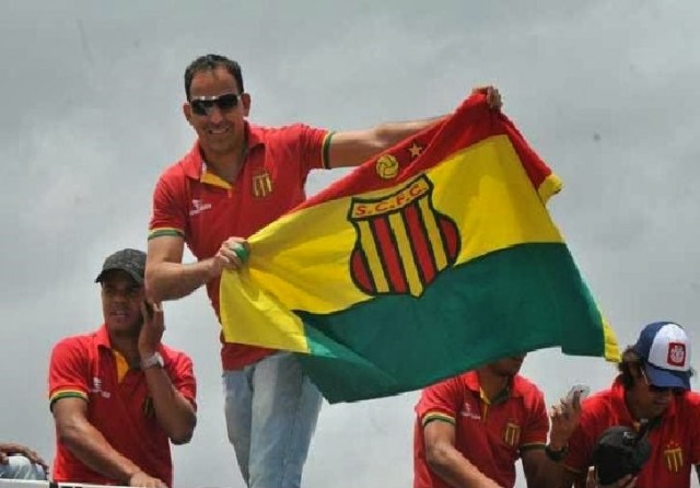 Paredão comemora o acesso para a Série B