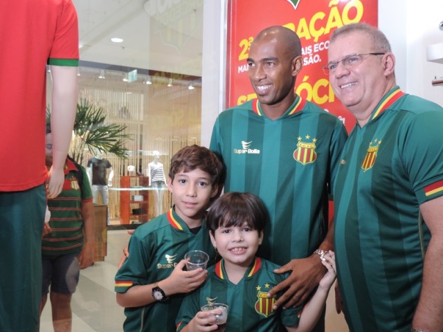 A criançada fez a festa com o presidente e Arlindo