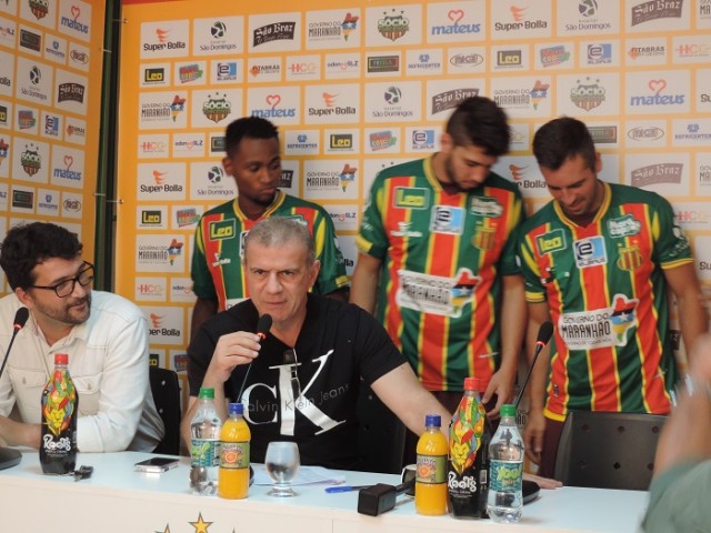 Presidente Sergio Frota apresentou os novos jogadores