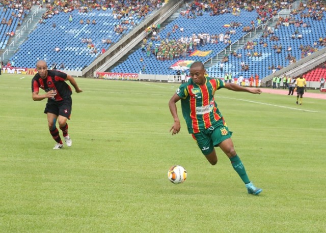 Edgar marcou o gol do Sampaio na partida (Foto: Elias Auê)