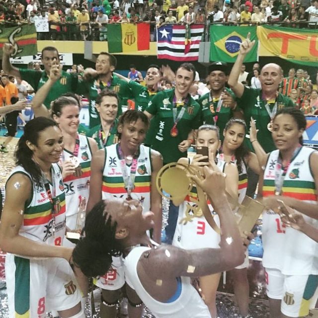 Guerreiras do Sampaio comemoraram demais o título