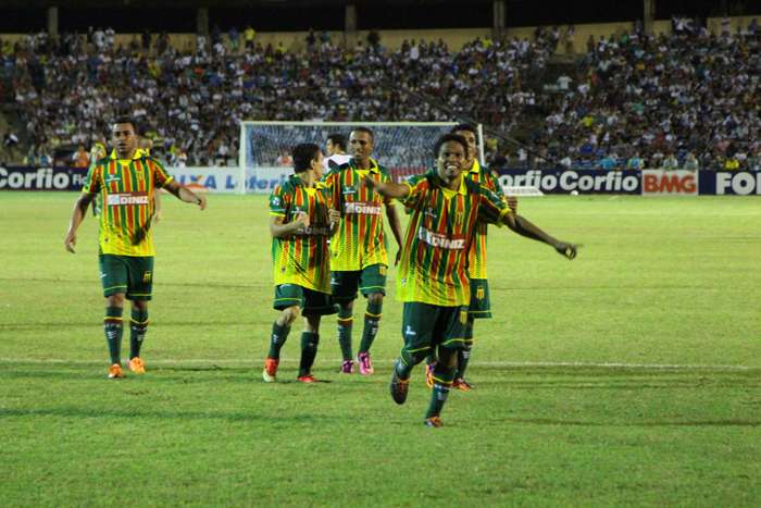 Vasco e Sport fazem jogo 'pegado' e ficam no empate no Maracanã