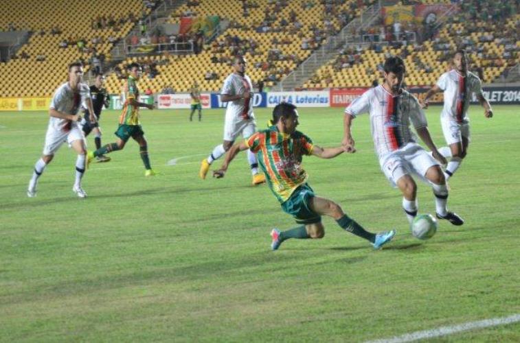 Atacante faz 4 em goleada do Joinville sobre Tubarão na Série D