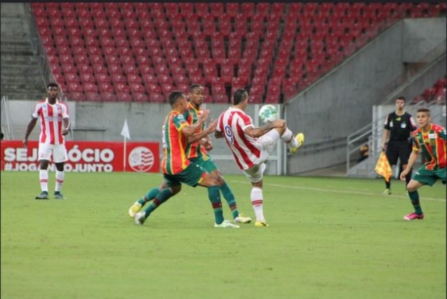 Sampaio perdeu em Recife (Foto: Rômulo Alcoforado)