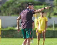 Técnico Júnior Amorim definiu a Bolívia para duelo contra o Maracanã (Foto: Larissa Moraes)