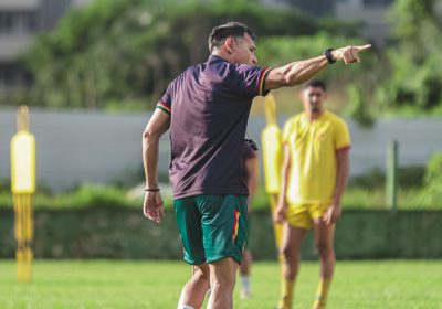 Técnico Júnior Amorim definiu a Bolívia para duelo contra o Maracanã (Foto: Larissa Moraes)