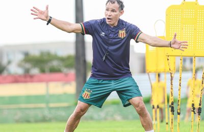 Técnico Júnior Amorim prepara equipe para o clássico (Foto Larissa Moraes)