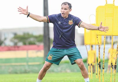 Técnico Júnior Amorim prepara equipe para o clássico (Foto Larissa Moraes)