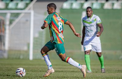Tocantinópolis e Sampaio se enfrentaram no Estádio Ribeirão (Foto: Júnior Fotos)
