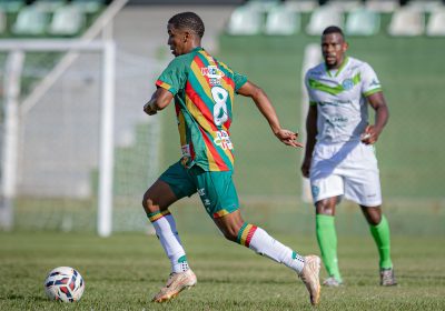 Tocantinópolis e Sampaio se enfrentaram no Estádio Ribeirão (Foto: Júnior Fotos)