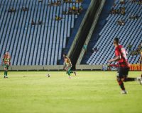 Bolívia Querida criou oportunidades, mas sofreu derrota no Castelão (Foto: Larissa Moraes)