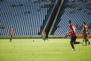 Bolívia Querida criou oportunidades, mas sofreu derrota no Castelão (Foto: Larissa Moraes)