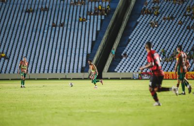 Bolívia Querida criou oportunidades, mas sofreu derrota no Castelão (Foto: Larissa Moraes)