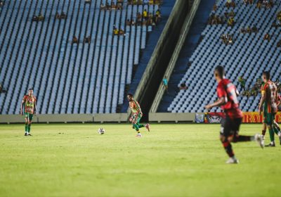 Bolívia Querida criou oportunidades, mas sofreu derrota no Castelão (Foto: Larissa Moraes)
