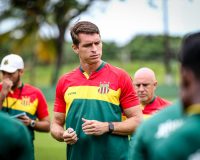 Presidente Sergio Frota confirmou a saída do técnico Thiago Gomes (Foto: Ronald Felipe)