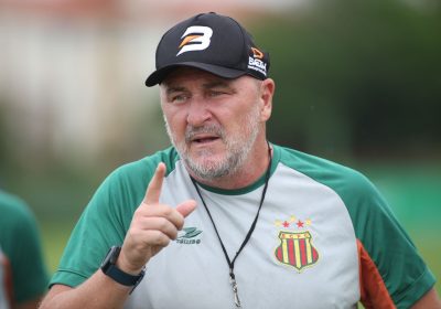 Técnico Luciano Quadros quer equipe focada para buscar um bom resultado (Foto: Ronald Felipe)