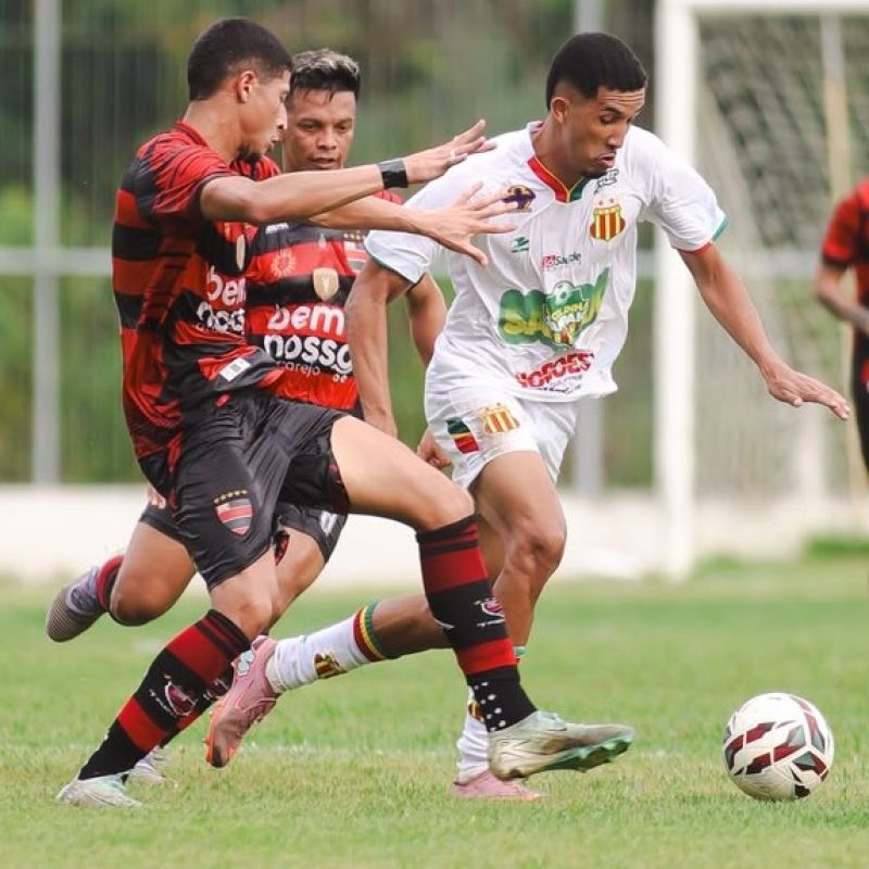 Sampaio lutou muito, mas não conseguiu reverter o placar (Foto: Ronald Felipe)